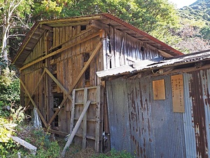 井澗家住宅線香水車小屋